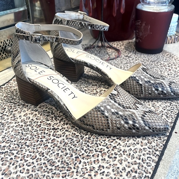 SOLE SOCIETY: ankle strap shoes.  Size 6.5 - Picture 1 of 13